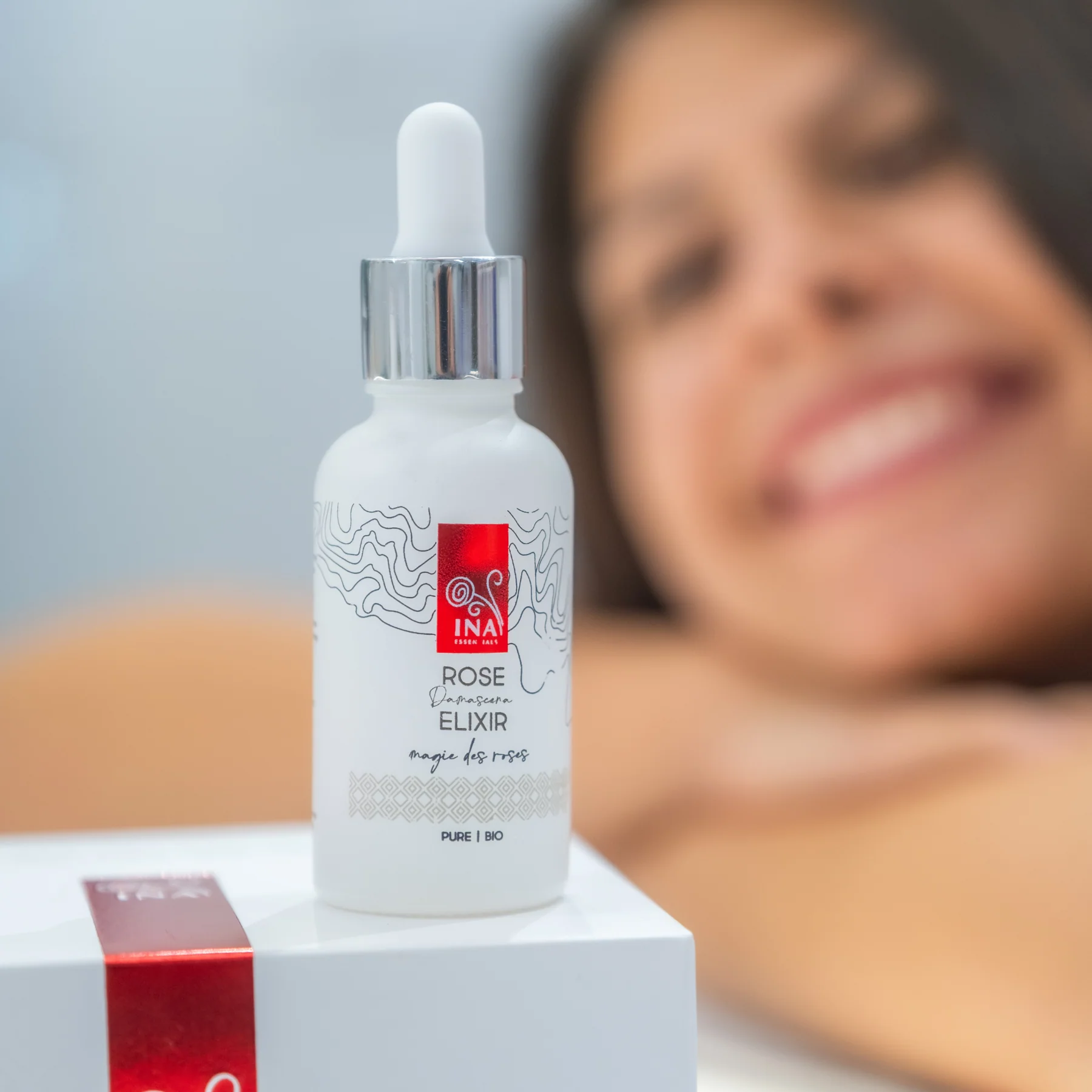 Buy 2 Active Moisturizers, Get 1 Anti-Age Face Serum for Free - Image 9
